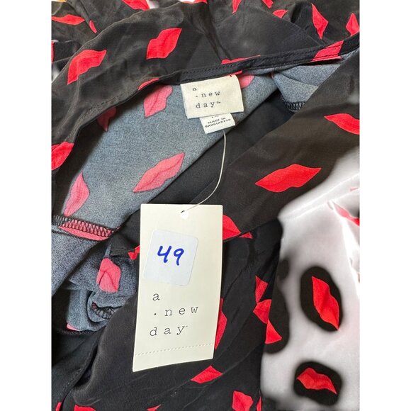 A New Day Womens V-Neck Dress Black With Red Lip Print Size 14 - Picture 6 of 10